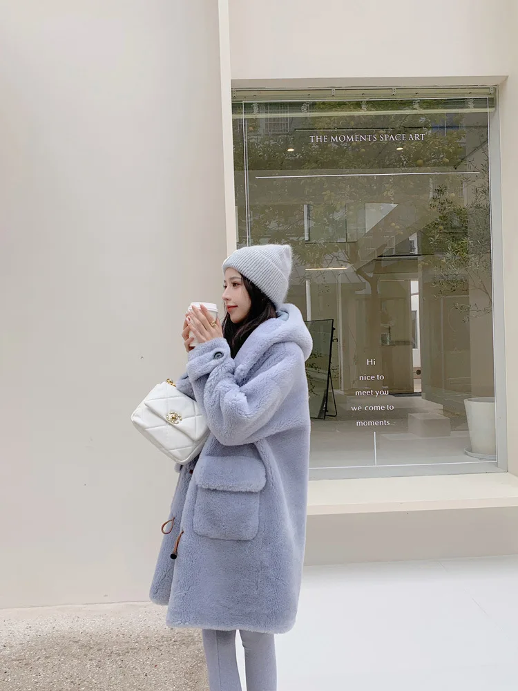 

Новая толстовка с пряжкой и рогом коричневого медведя и шубой из зернистого меха ягненка, женская интегрированная шуба с овечьей отделкой