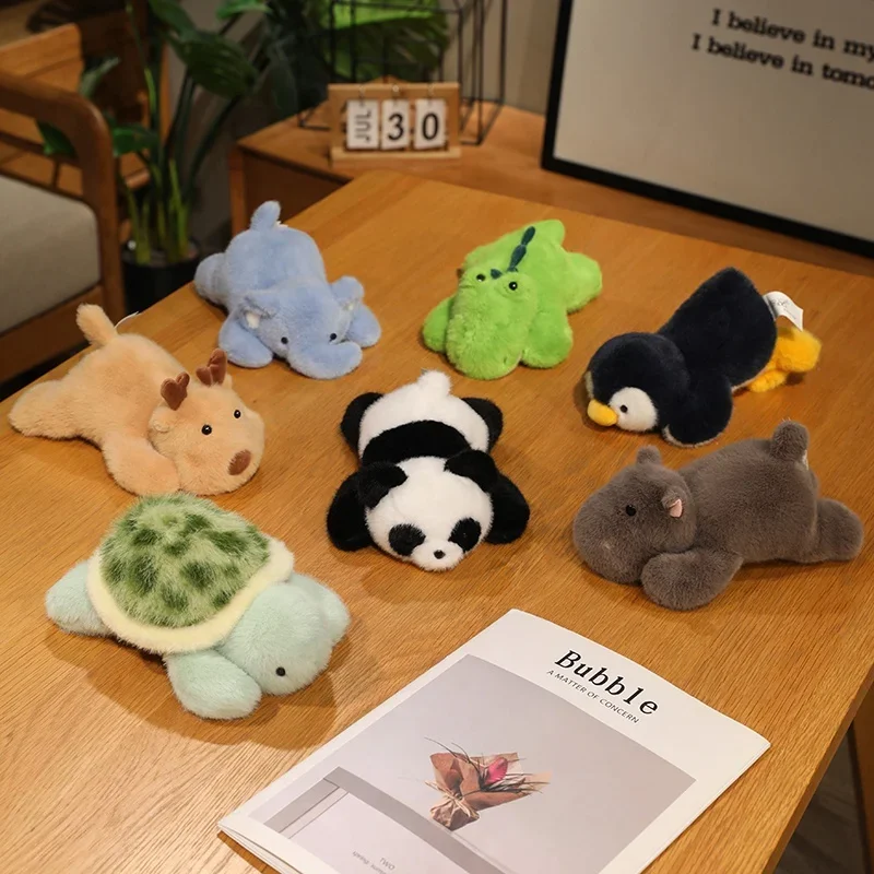 Gran oferta de juguetes de peluche para mascotas de escritorio, lindo Panda, elefante, cocodrilo, pingüino, ciervo, tortuga, juguetes, encantador compañero de oficina, regalo divertido