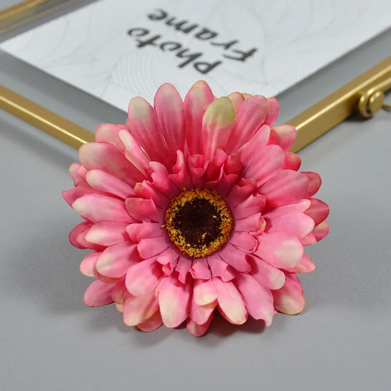 10 sztuk 10CM 15 kolorów sztuczny jedwab gerbera główki kwiatowe Ghrysantema Daisy DIY włosy ślub dom ogród bukiet dekoracyjne — zdjęcie 4