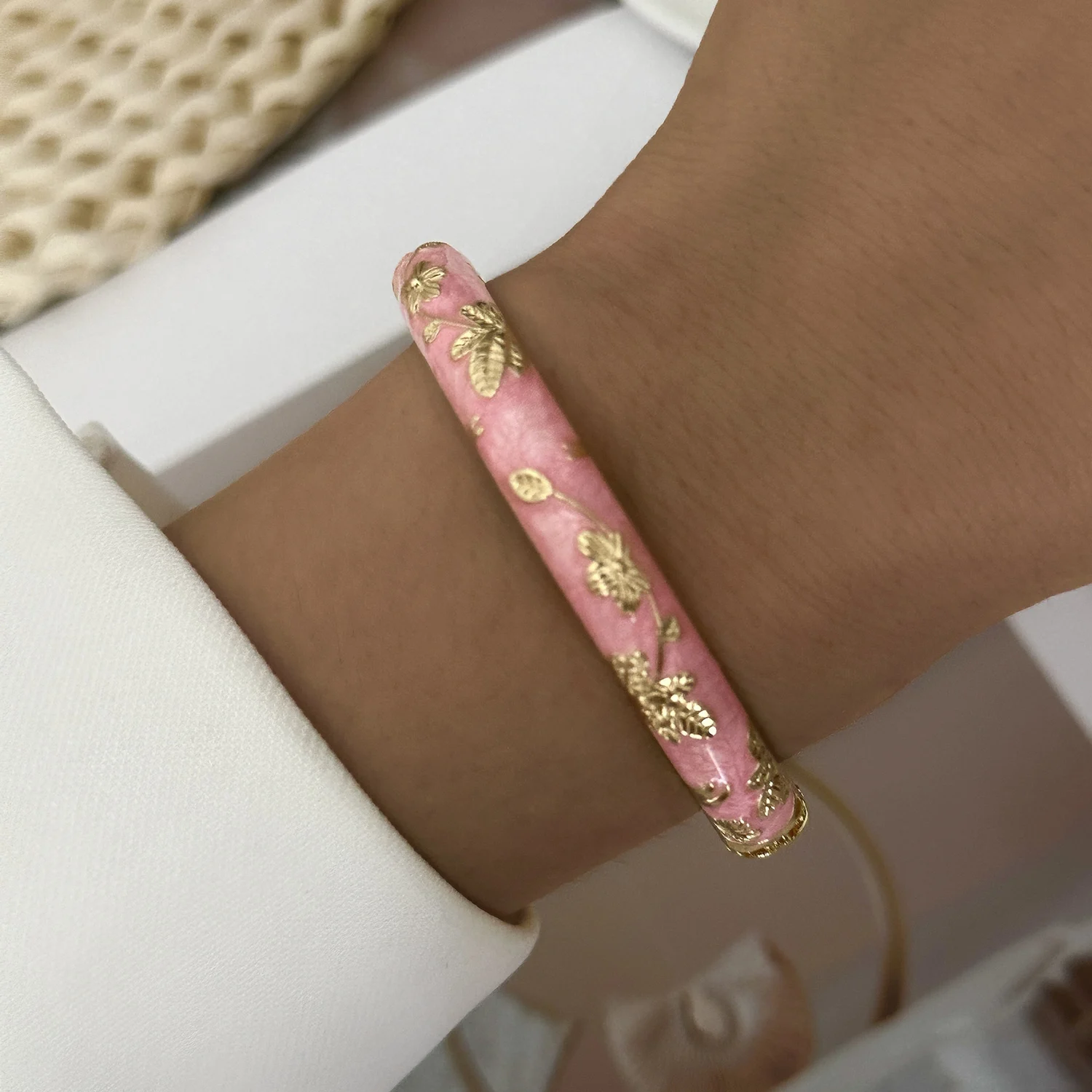 Elegante Kleine Blumen-Cloisonné-Emaille-Armreifen für Frauen, Retro Bunte Blumen- und Blättermuster-Armreifen, Ethnischer Vintage-Schmuck als Geschenk – Detail 5