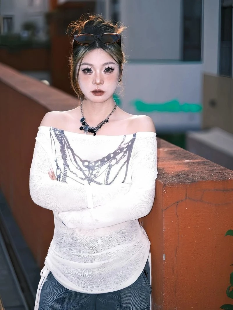 الأمريكية الرجعية تيز كم طويل تي شيرت مائل الرقبة القمم المرأة عادية Y2k القوطية الشرير نمط موضة ثقافة فرعية الخريف الملابس