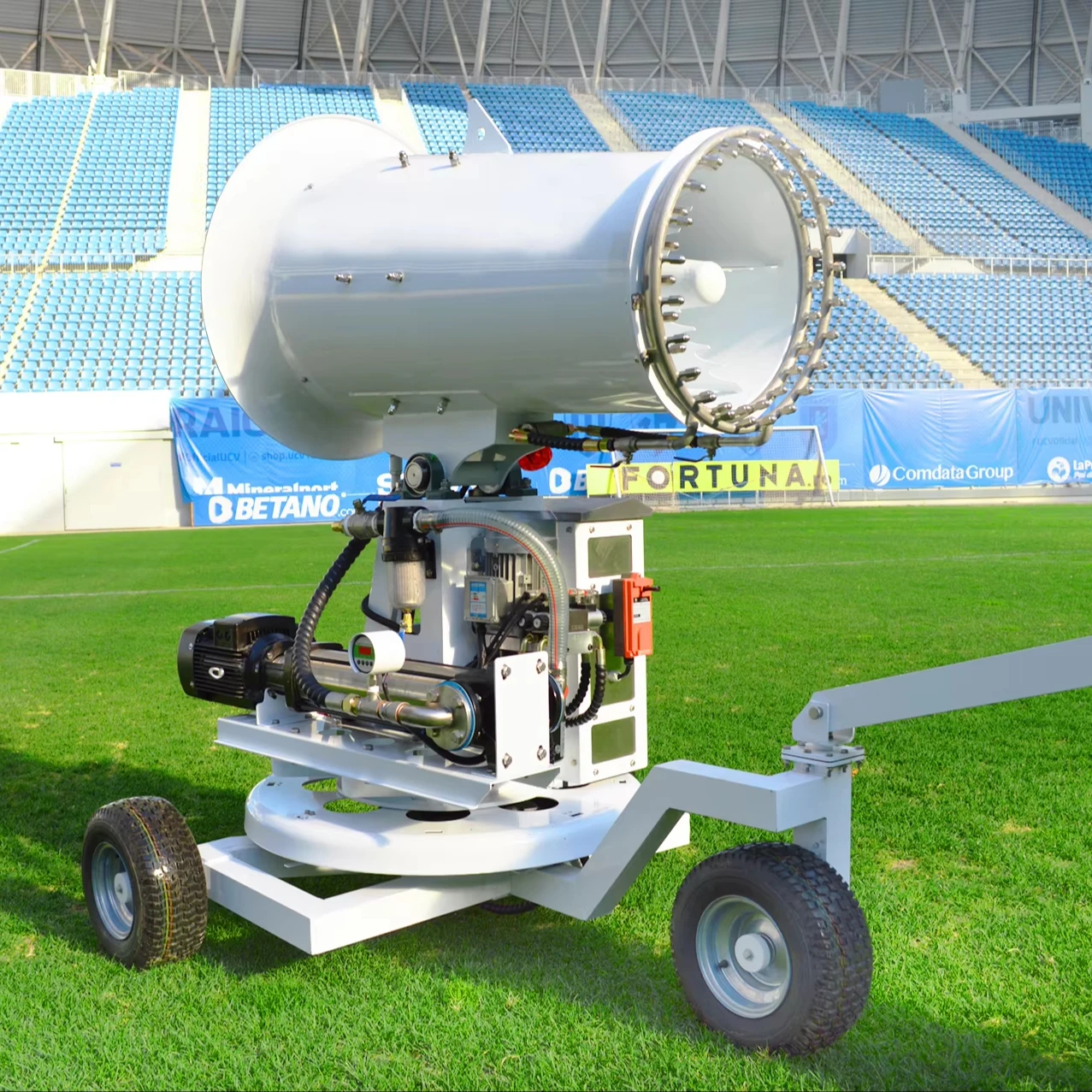 60 m große bewegliche Wassernebelkanone zum Staub und Unterdrücken in Entladeködern