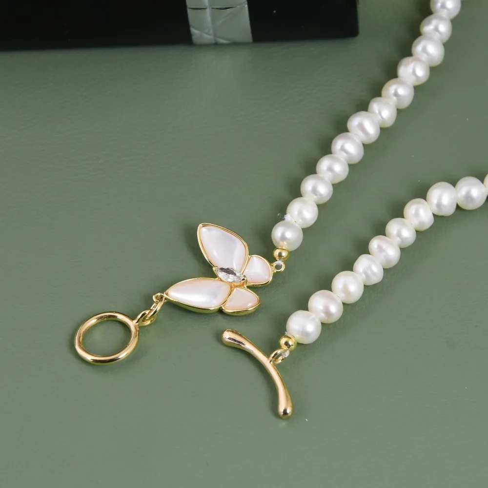 

Classic White Freshwater Pearl Beaded Necklace Butterfly Charm Pendant OT Buckle Temperament Sweater Chain Pearl Necklace