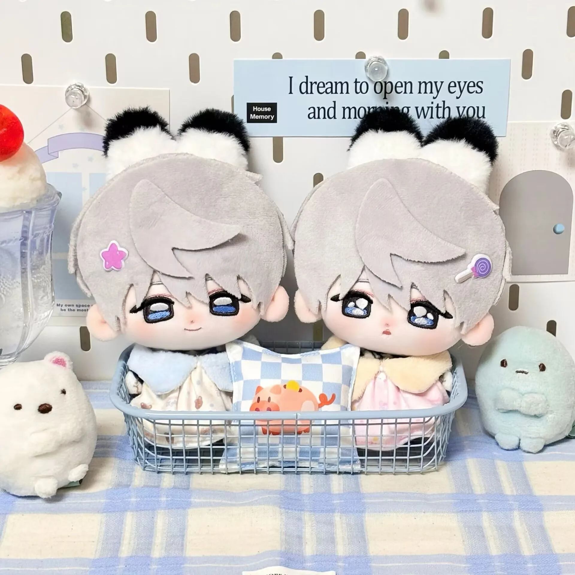 Oryginalna, autentyczna lalka bawełniana o wysokości 10 cm, wykonana przez fanów, z serii "Miłość i Głęboki Kosmos", jest bestsellerem.