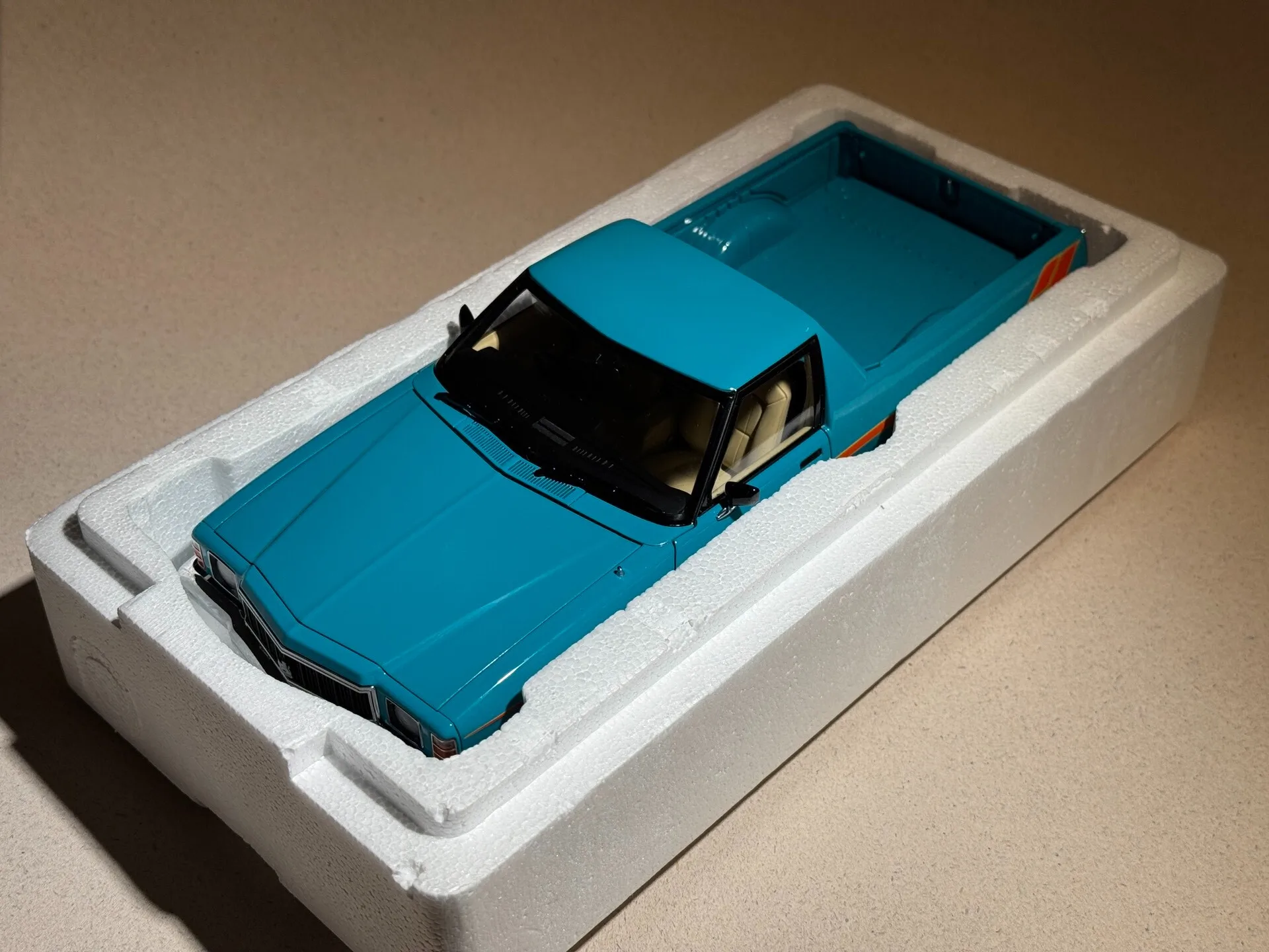 Autoart 1:18 Holden HS Sandman Utility Simulation Limited Edition All Open Alloy Metal Static Car Model Toy Gift