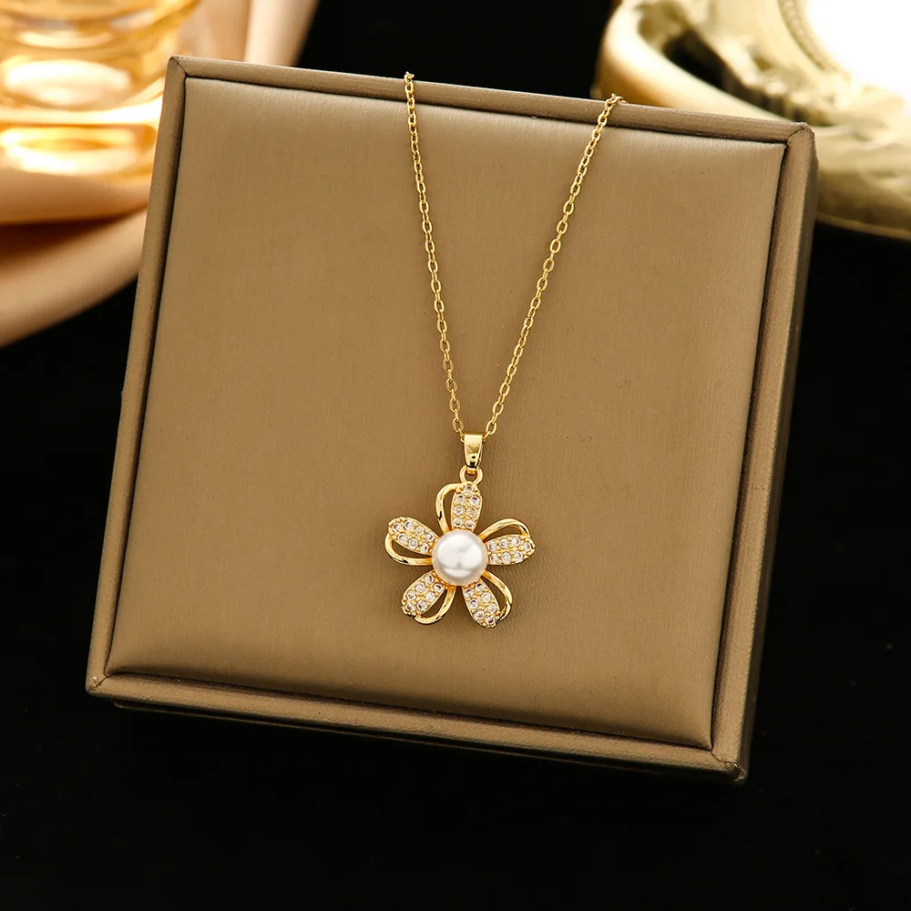 

new Five-petal zirconia necklace stud earrings set, a niche design with a stylish and versatile style, is a light luxury earring