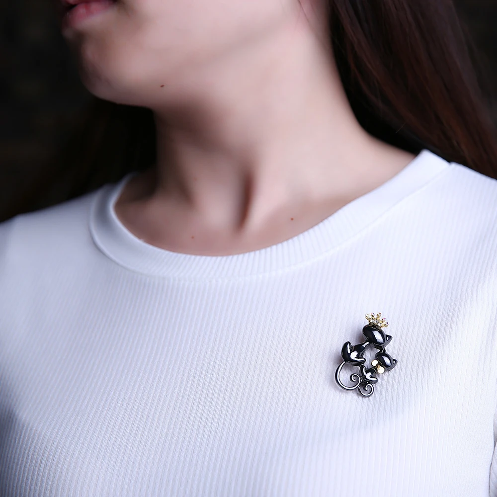 Mooie Zwarte Katten Broche Spelden Schattige Moeder Kat Dragen Kroon En Kind Kat Patroon Email Sieraden Trendy Strass Deco Reversspeld Cadeau