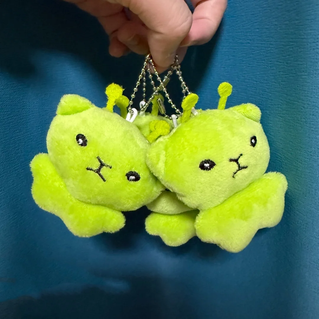 5/3 Piece Set of Green Alien Keychains, Car Key Pendants, Backpack Pendants, Couple Keychains Ins-Style - Holiday Gifts, Birthday Gifts for Friends, Halloween and Christmas Gifts
