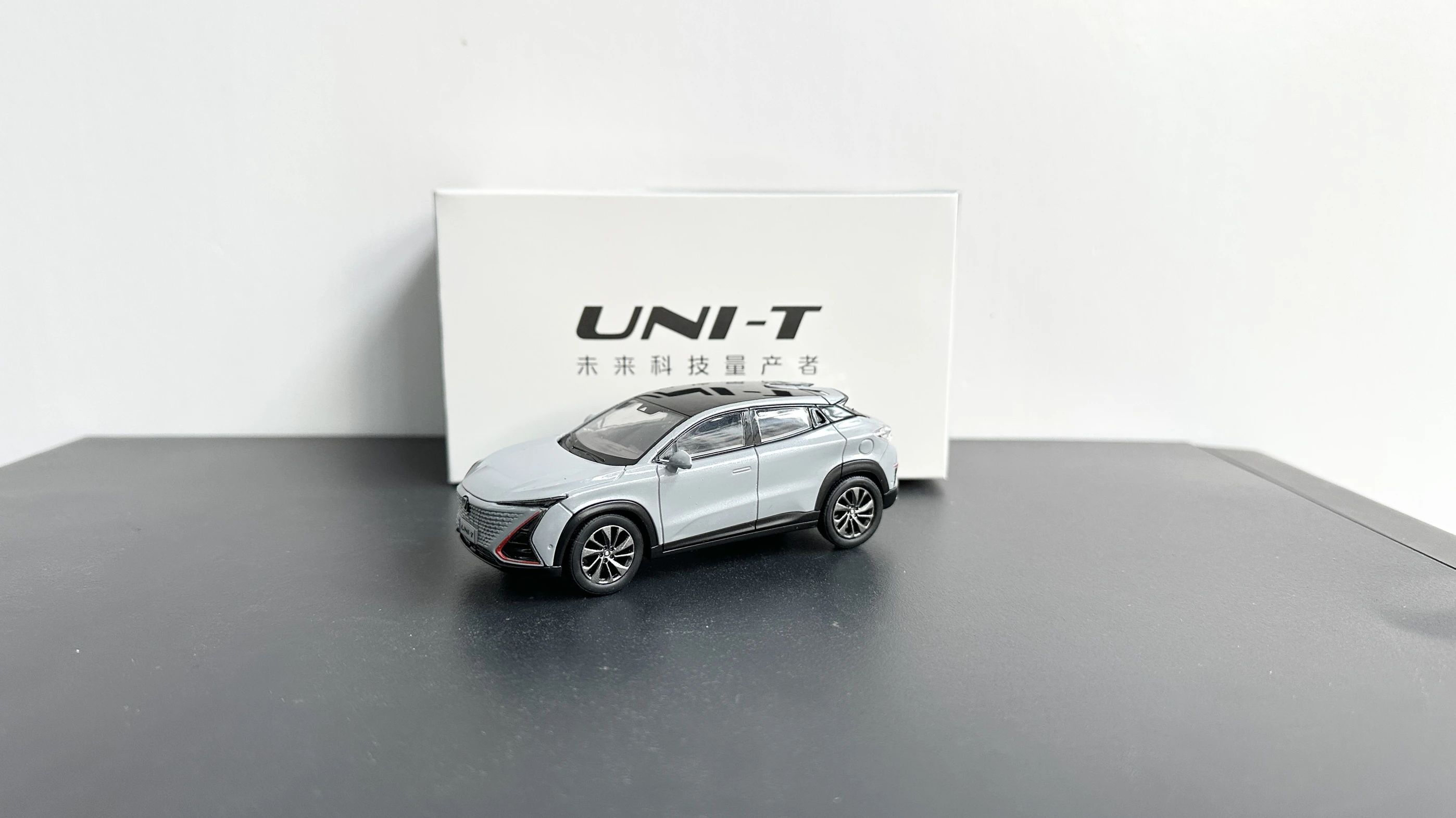 1:43 Originalfabrik, Changan Automobile UNI-T Automodell EINHEIT Simulationsautomodell, Kunststoffmodell mit Rückzug