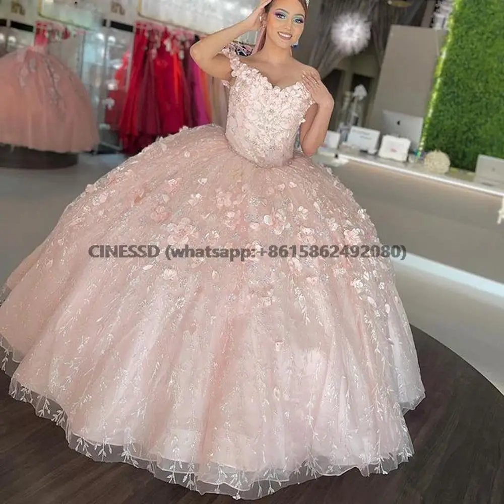 وردي عاري الكتفين فستان حفلة Quinceanera ، يزين تول ، مطرز حلو 16 فستان ،