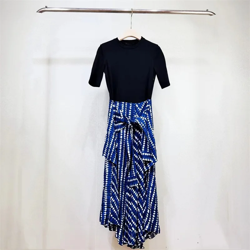 

Niche 2024 spring/summer new black crew-neck splicing blue striped pleated long dress