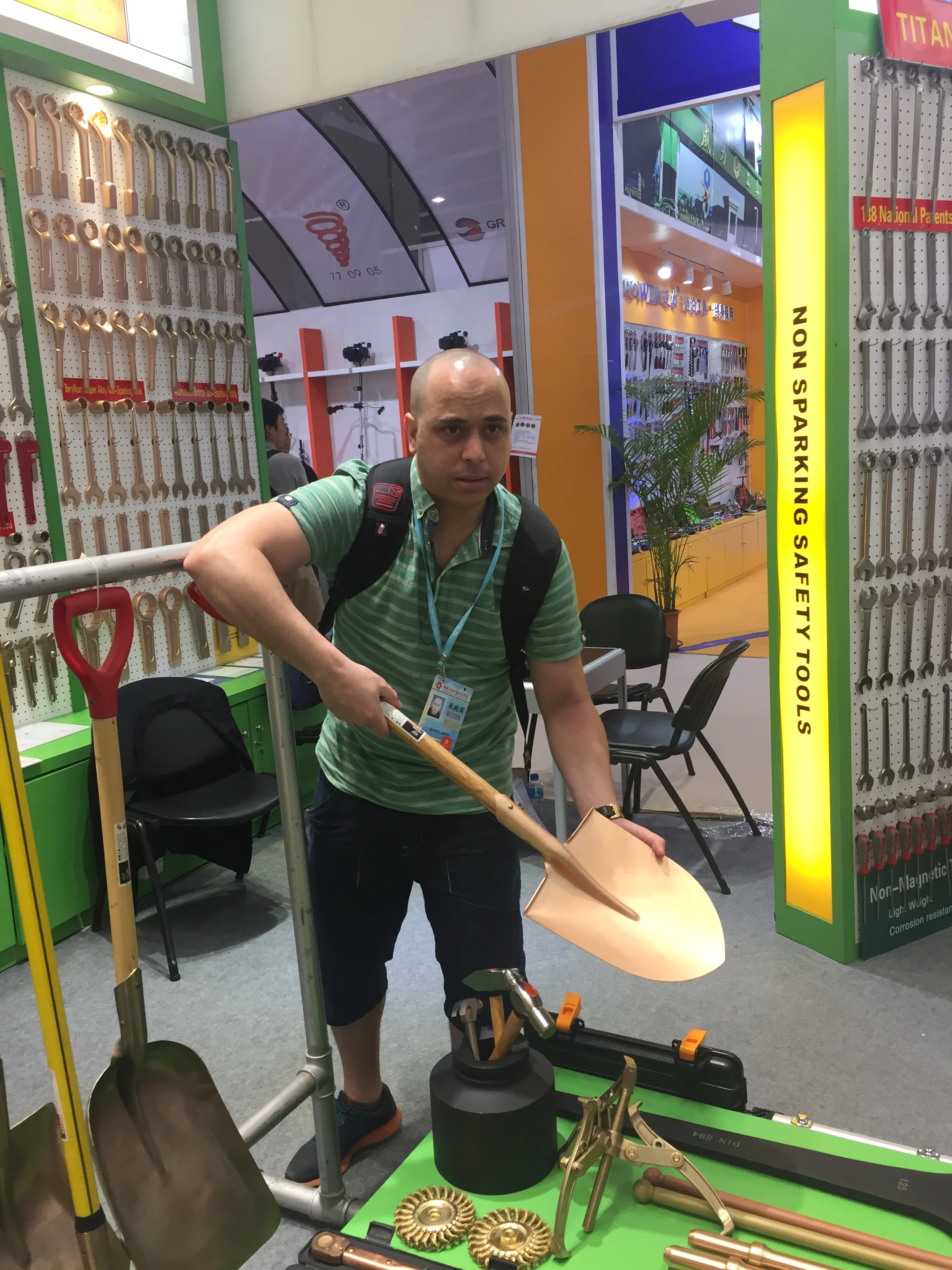 مجرفة مستديرة شديدة التحمل مع مقبض خشبي طويل، مجرفة نحاسية ذات جودة عالية