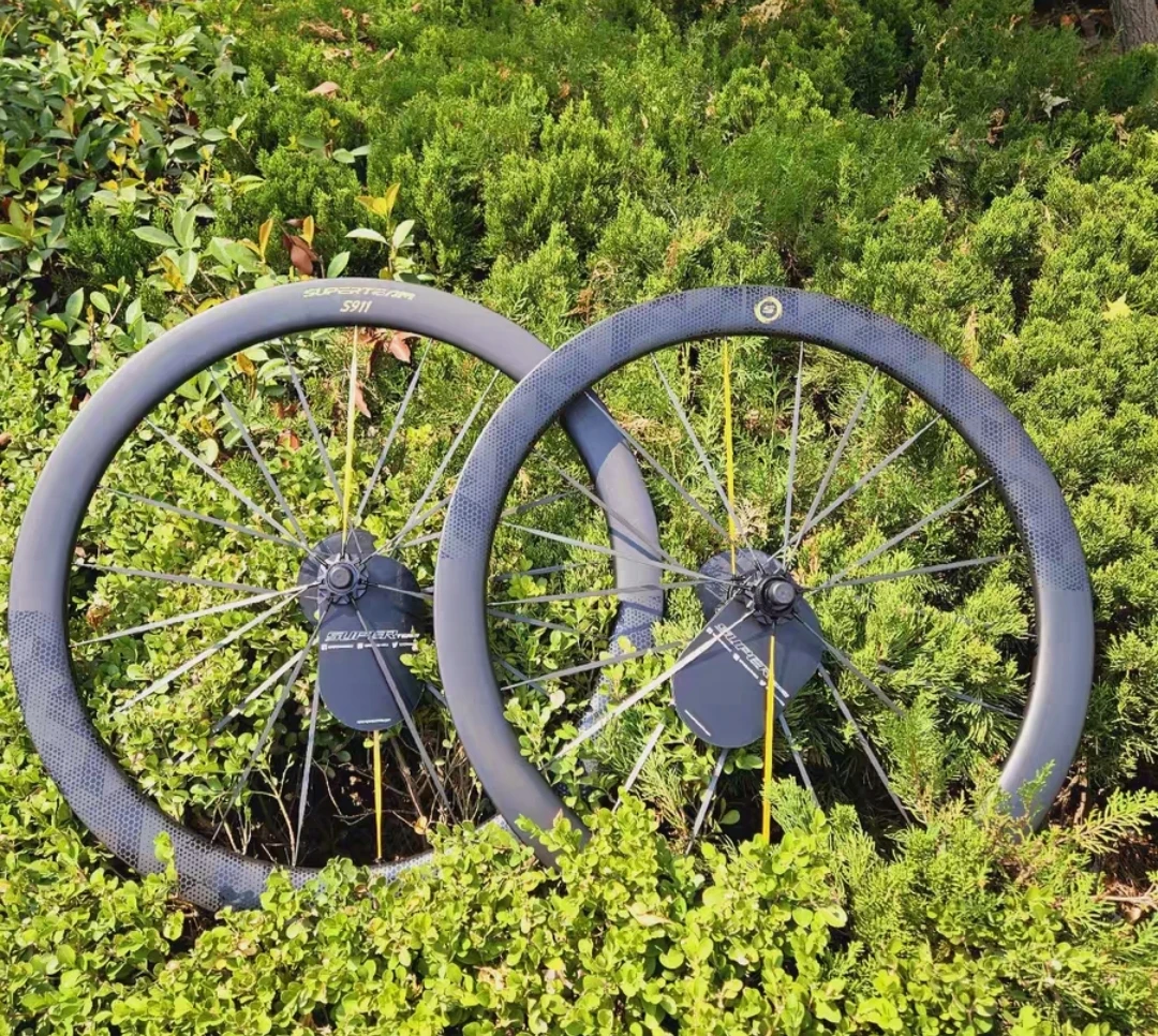 

Superteam Carbon Road Wheels 52T Ratchet Road 700*50 мм UCI качественная карбоновая дисковая тормозная колесная пара сверхлегкая карбоновая спица 1395 ± 30 г