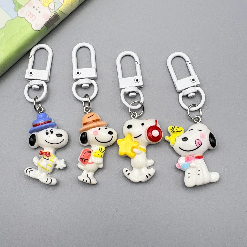 Creative cartoon Snoopy keychain, puppy Charlie keychain, men's and women's bags, backpacks, pendants, friends' small gifts