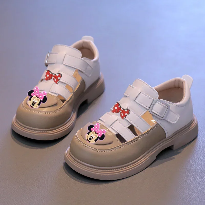 Sandalias romanas de Mickey Mouse de Disney para niñas, zapatos de cuero Baotou, novedad de primavera y verano 2024, sandalias tejidas huecas para niños