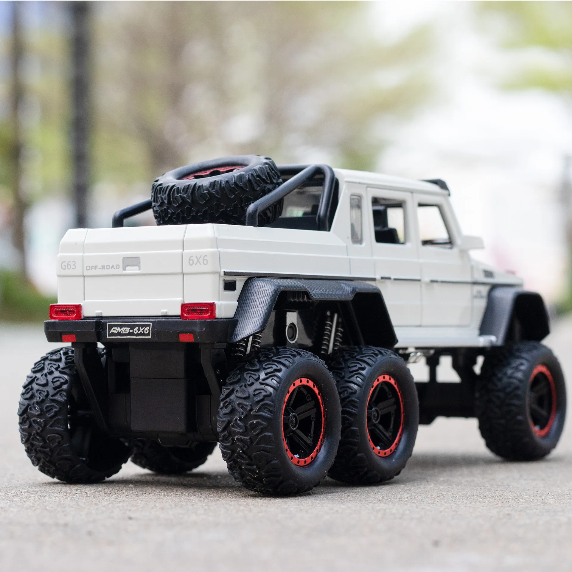 1:22 Mercedes-Benz G63 AMG 6X6 Pojazd terenowy SUV Alloy Model samochodu Diecast Symulacja Dźwięk Światło Zabawki Samochód Dzieci Prezenty A72