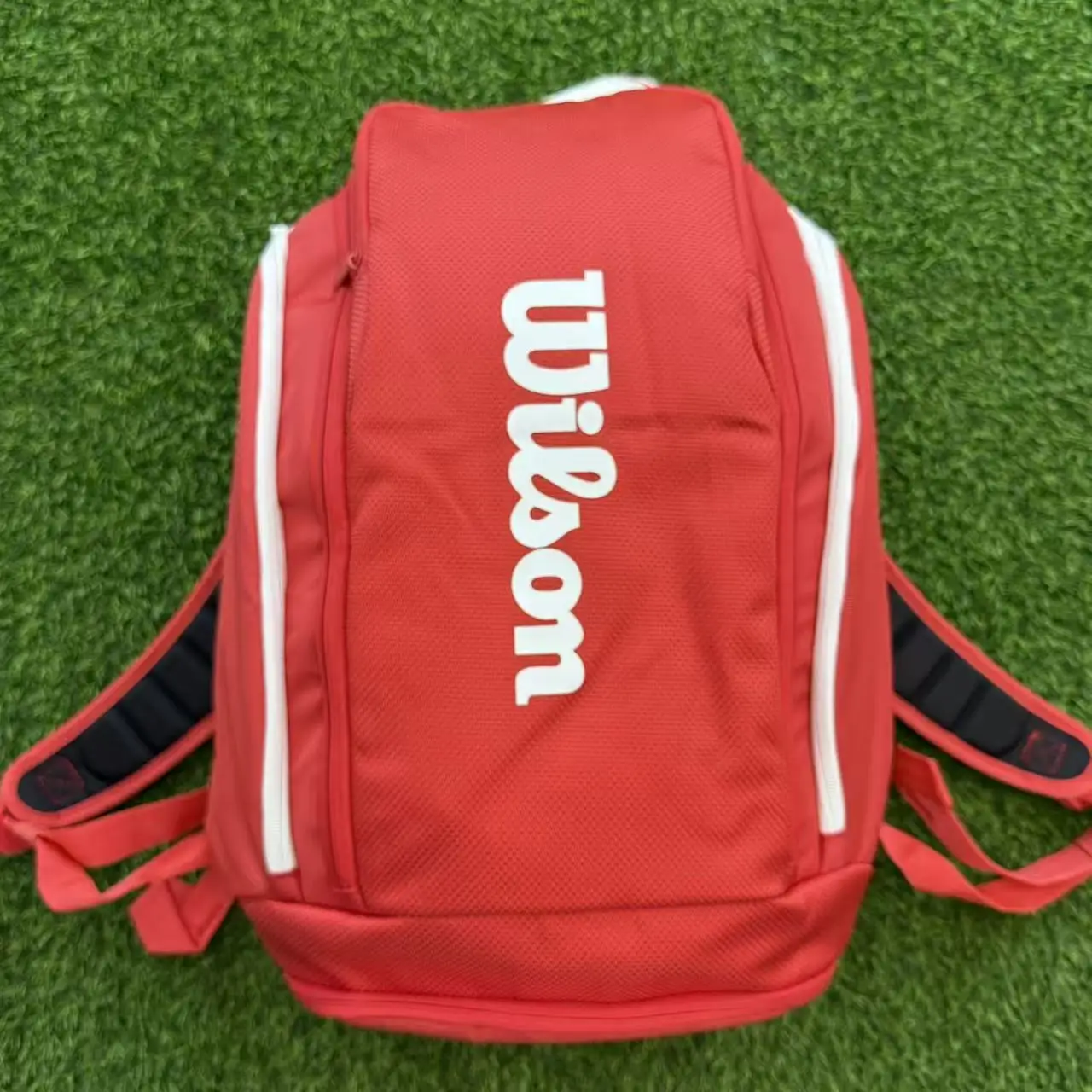 Wilson Super Tour Mochila roja Bolsa para raqueta de tenis deportiva de gran capacidad con compartimento para zapatos separado WR8036901001