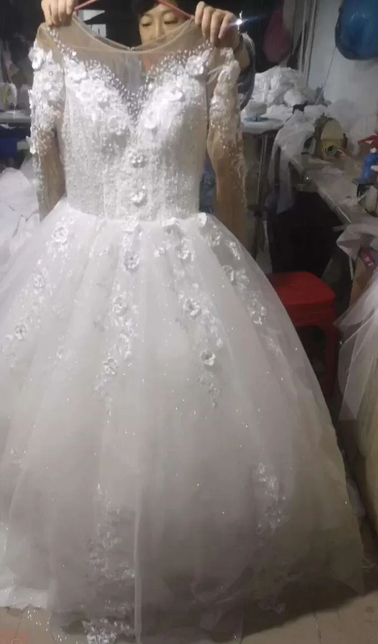 ที่กําหนดเอง Scoop คอ Puffy 3D ดอกไม้ลูกไม้ Ballgown ชุดแต่งงาน Vestido De Noiva แขนยาวลูกปัดรัดตัวกลับชุดเจ้าสาว