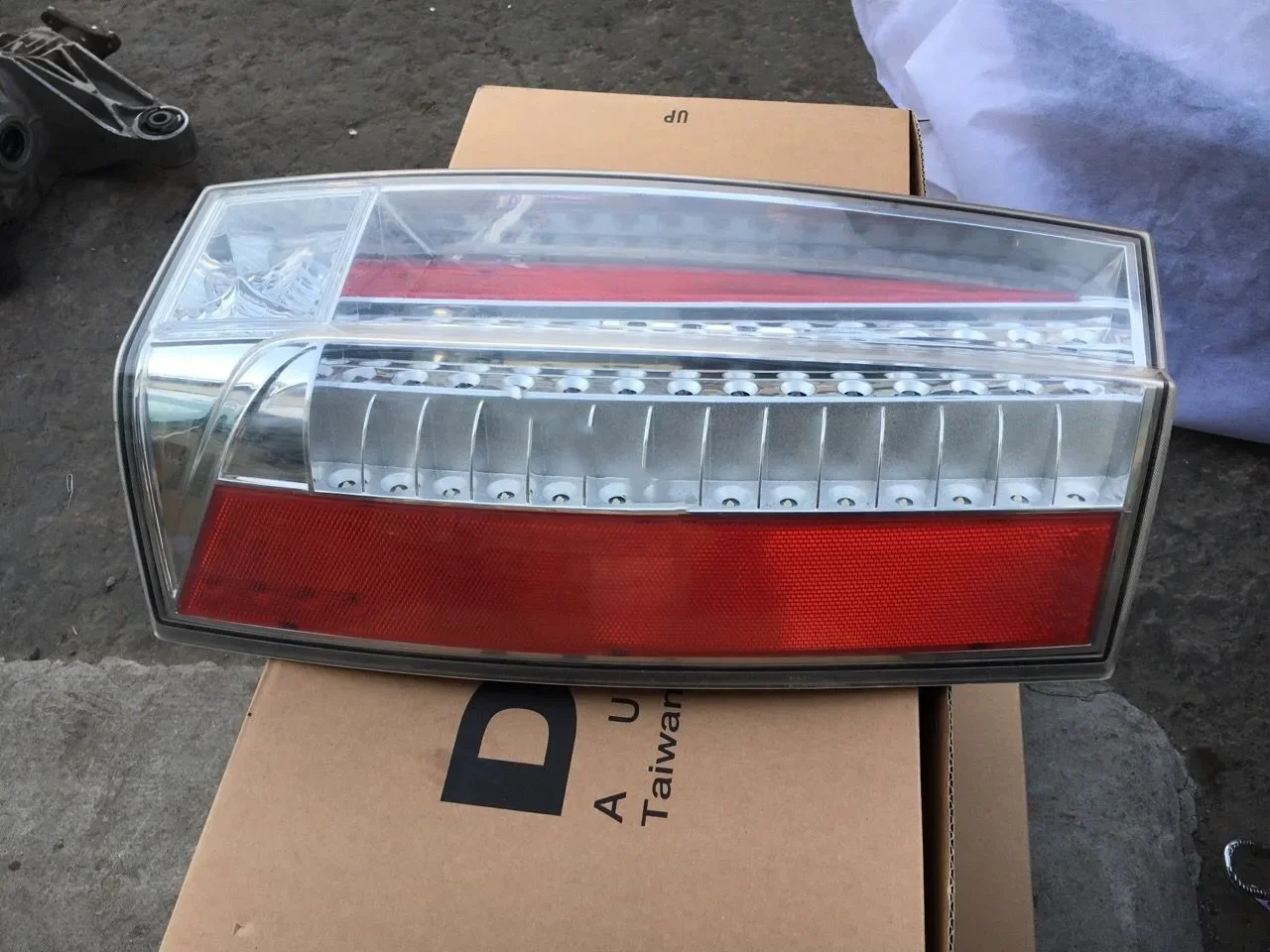 Car LED Tail Light Rear Taillight Brake Driving Reversing Lamp Turn Signal for Cadillac ESCALADE
