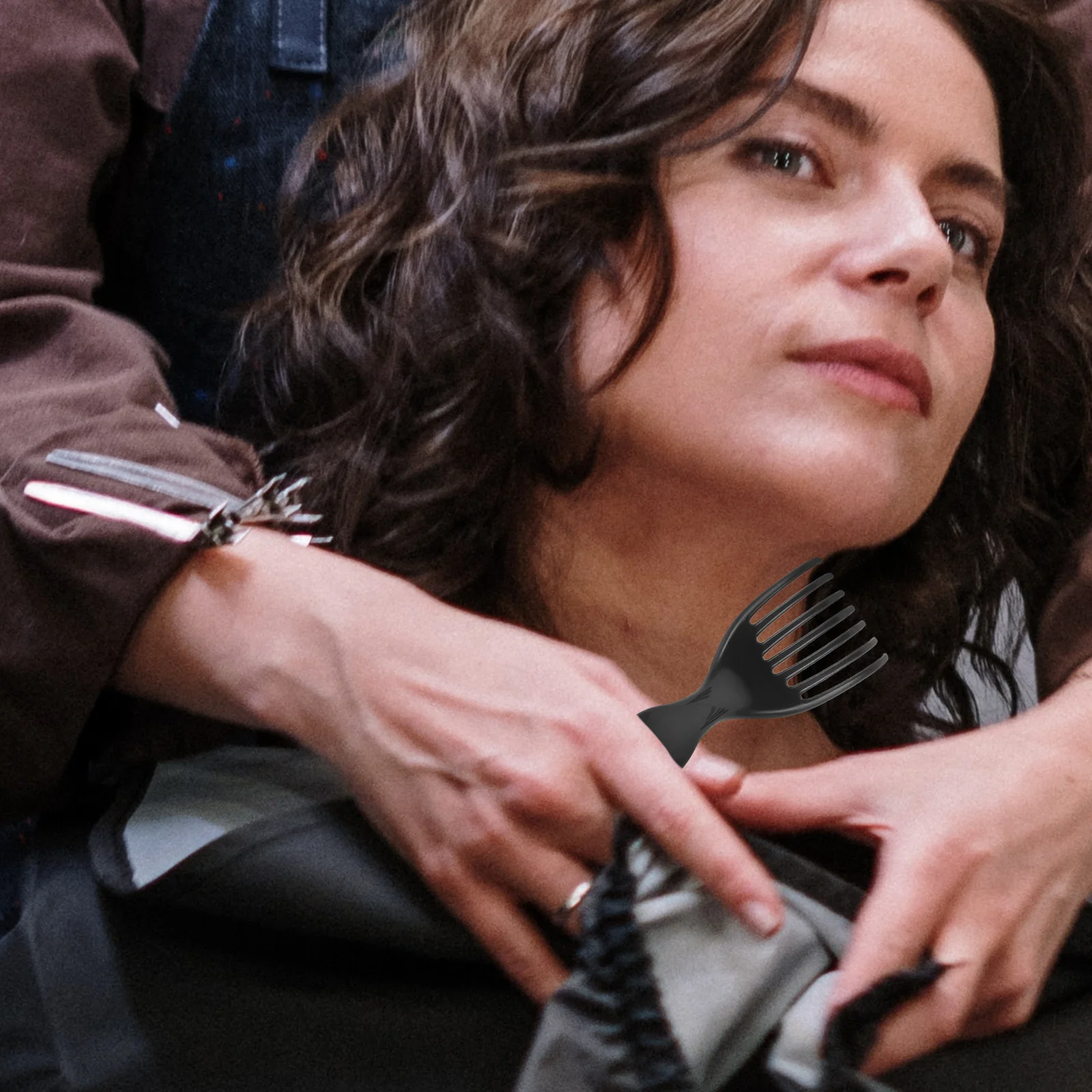 แปรงทำความสะอาดหวี กำจัดสิ่งสกปรกอย่างล้ำลึก ใช้ได้ทั้งที่บ้านและระหว่างเดินทาง อุปกรณ์ดูแลแปรงผมที่จำเป็น