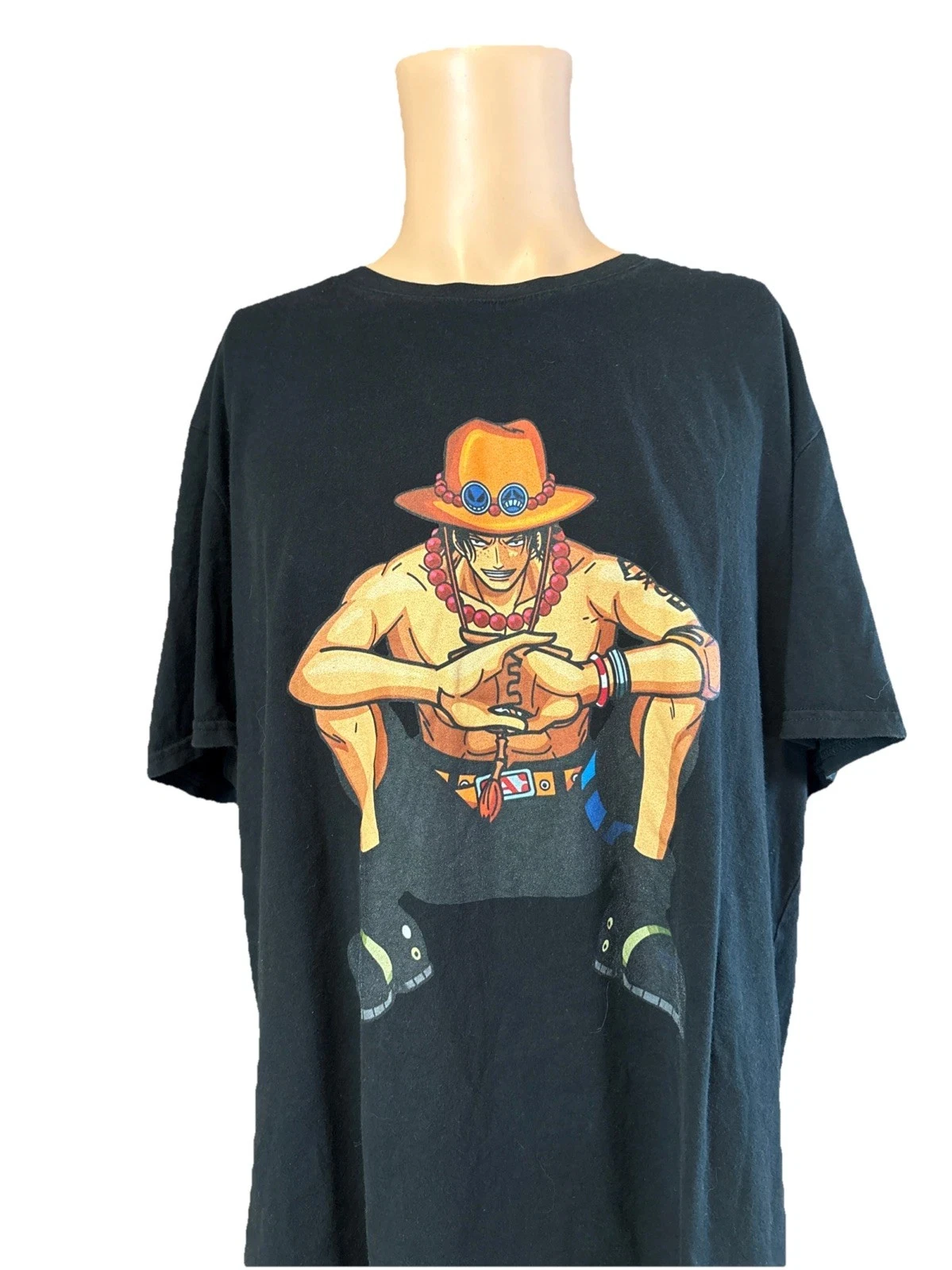 ポート・ガス・D・エース アニメ風黒シャツ 大きなロゴ入り サイズアニメ - 男女兼用半袖
