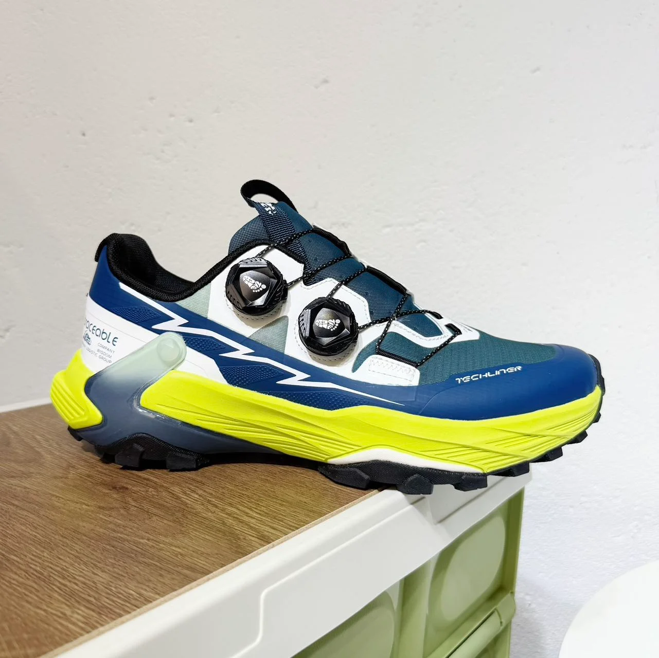 

Table tennis shoes suitable for badminton players, unisex outdoor running shoes, tennis training shoes, sports shoes.
