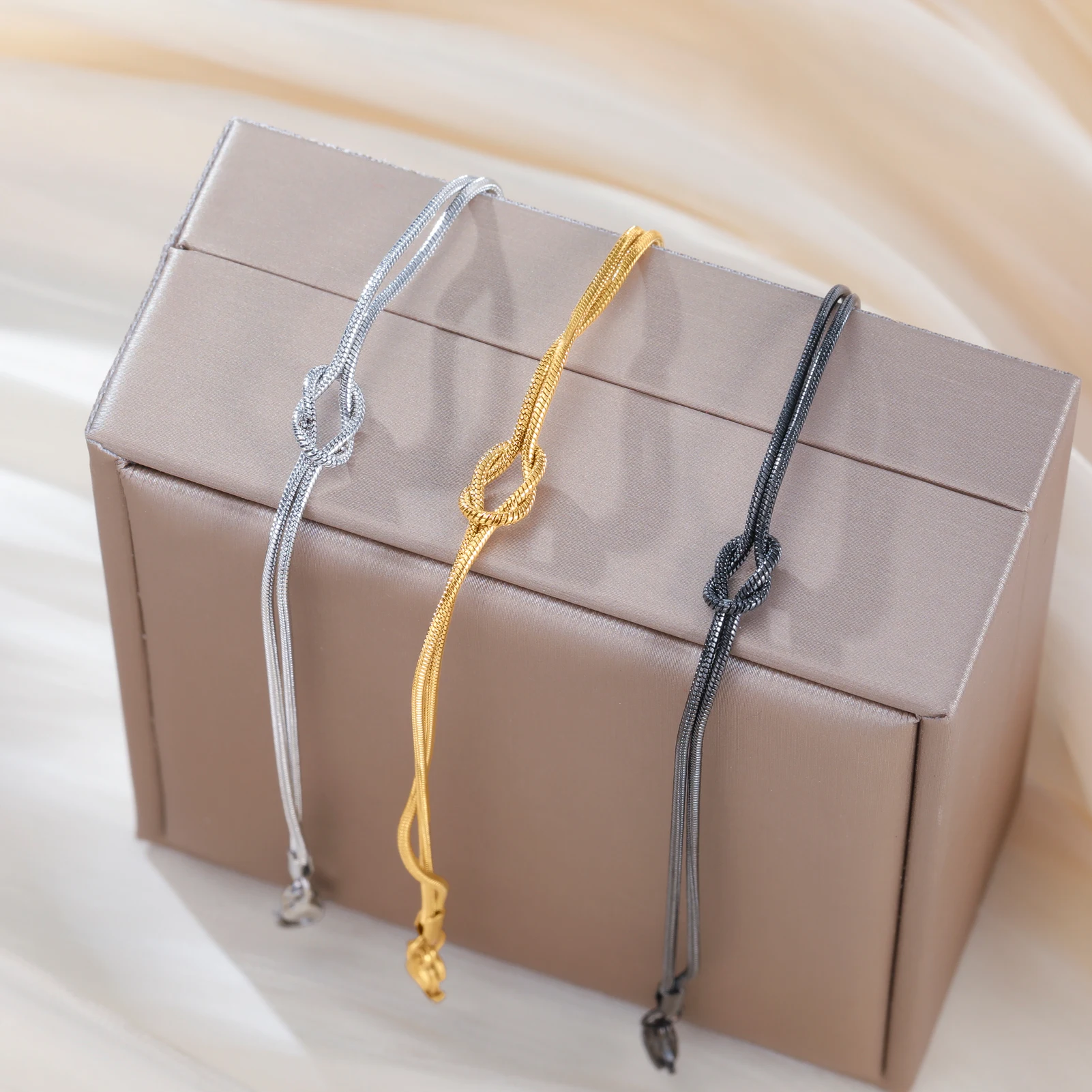 Skyrim Edelstahl Goldfarben Schwarz Paar-Armband Doppelte Schlangenkette Liebesknoten Armbänder für Frauen Männer Minimalistischer Schmuck Geschenk – Detail 9