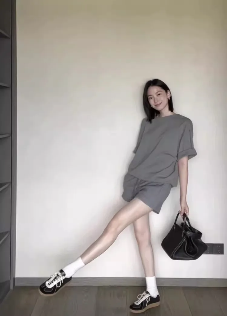 

2026 New Arrival: High-Quality Men's Casual Shoes—Retro Sneakers Designed by Fashion Designers for Couples