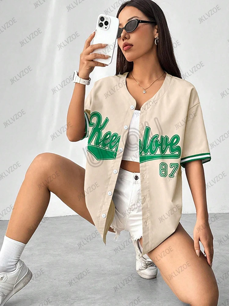 2025 sommer Neue Retro Patchwork Brief Gedruckt Bluse Frauen Streetwear Baseball Hemd Hip Hop Kurzarm Button Up Tops – Detail 6