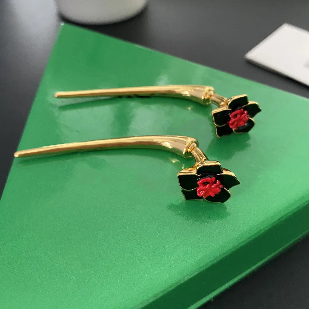 Europe Fashion Designer Brand Black Flowers Gold Long Earrings Woman Top Quality Luxury Jewelry Trend