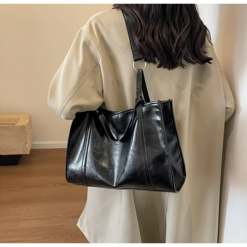 Square Tote Shoulder Bag Women\'s Large Capacity Sense of Luxury Niche Simple Shoulder Bag Class Shoulder Bag Soft Leather