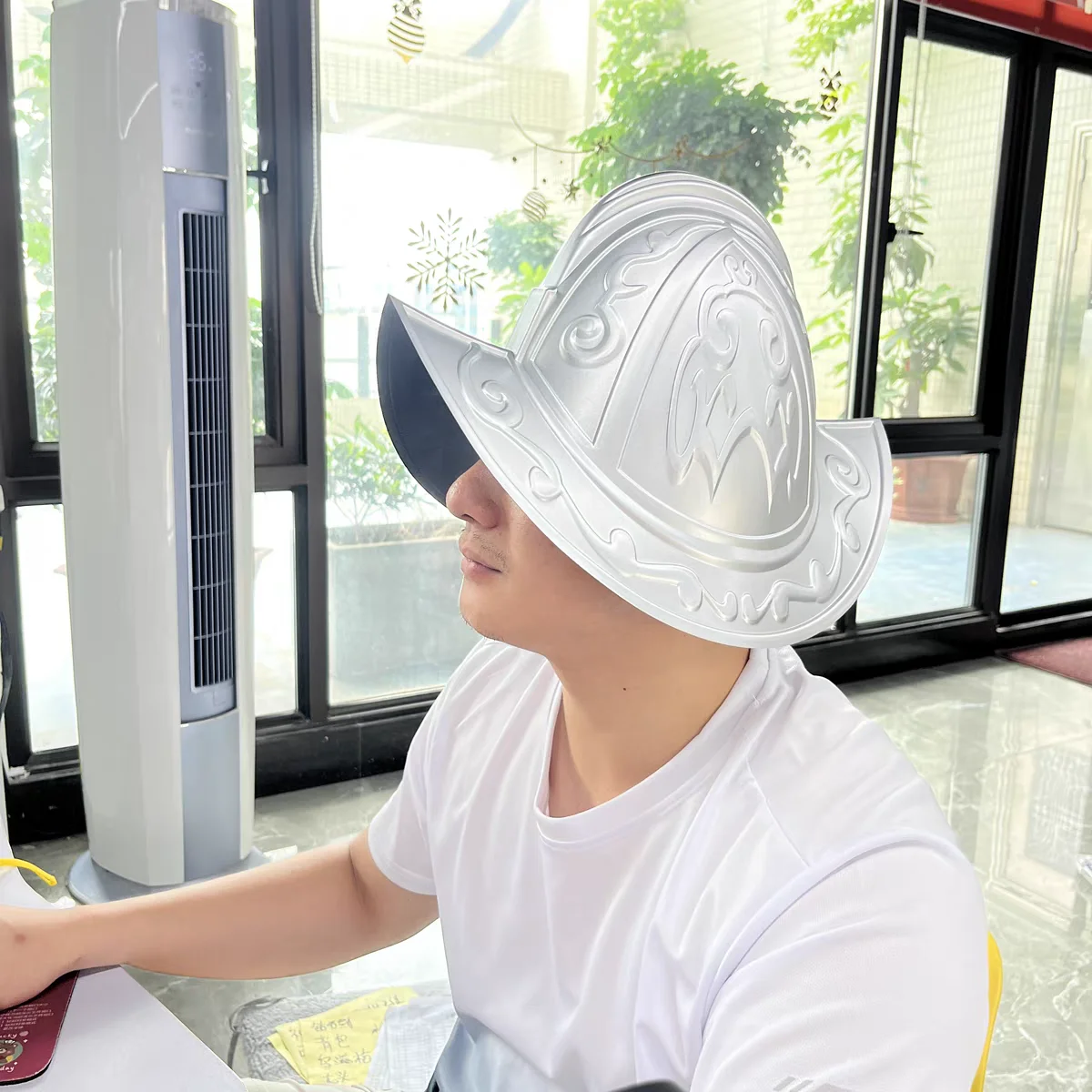 خوذة فضية لدعامة أداء المسرح، خوذة موريان من عصر الفاتح الإسباني، خوذة على شكل وعاء إسباني