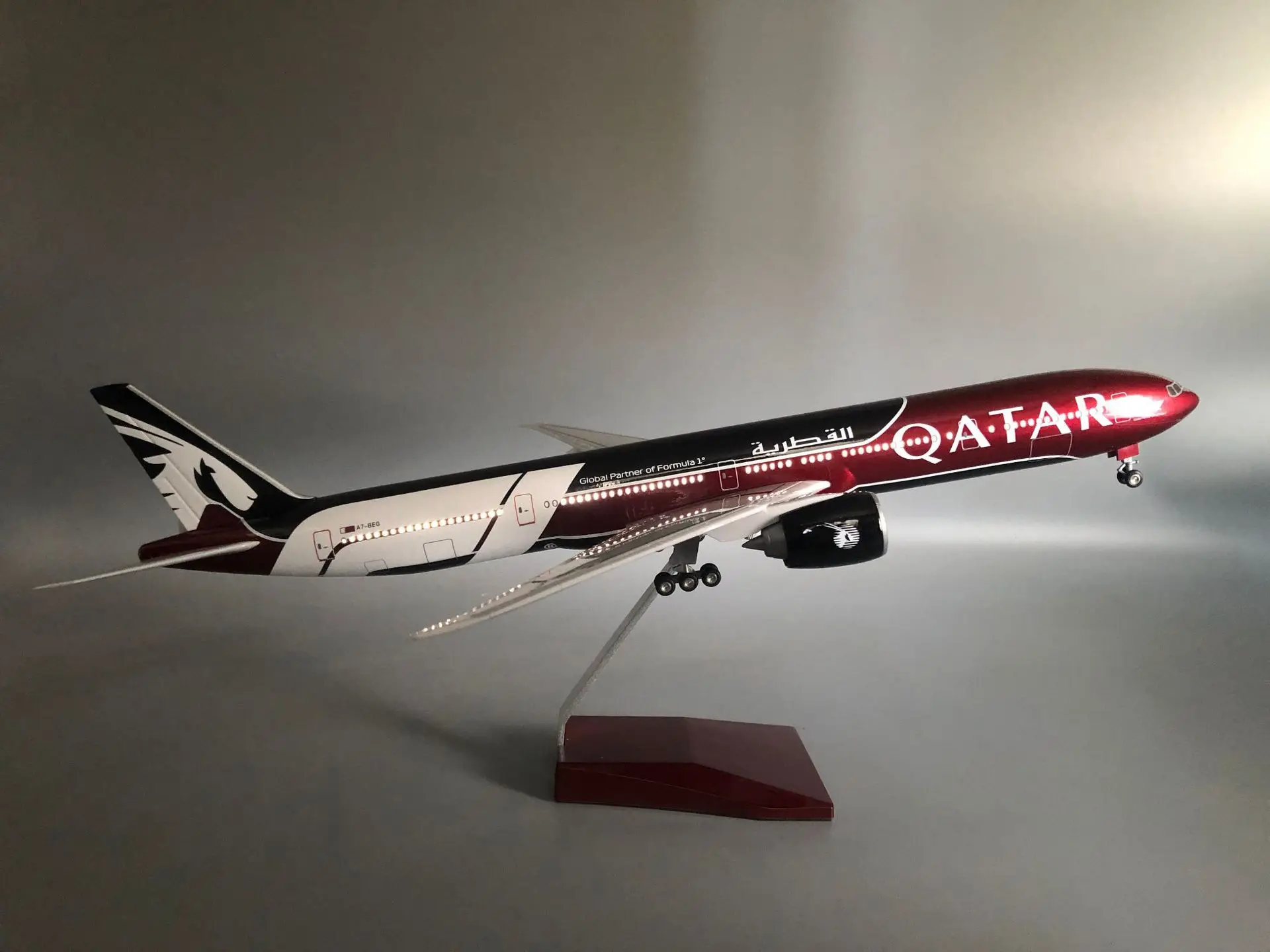 

New 47cm Qatar B777-300 Diecast Resin Airplane Model with Display Stand airplane wheel toy for Adult Aviation Souvenir Gift
