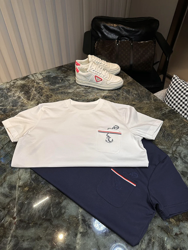 

High Quali Men's Summer New Silk Cotton Comfortable Smooth round Ne ort Sve T-irt Base irt Faion Urban Sle