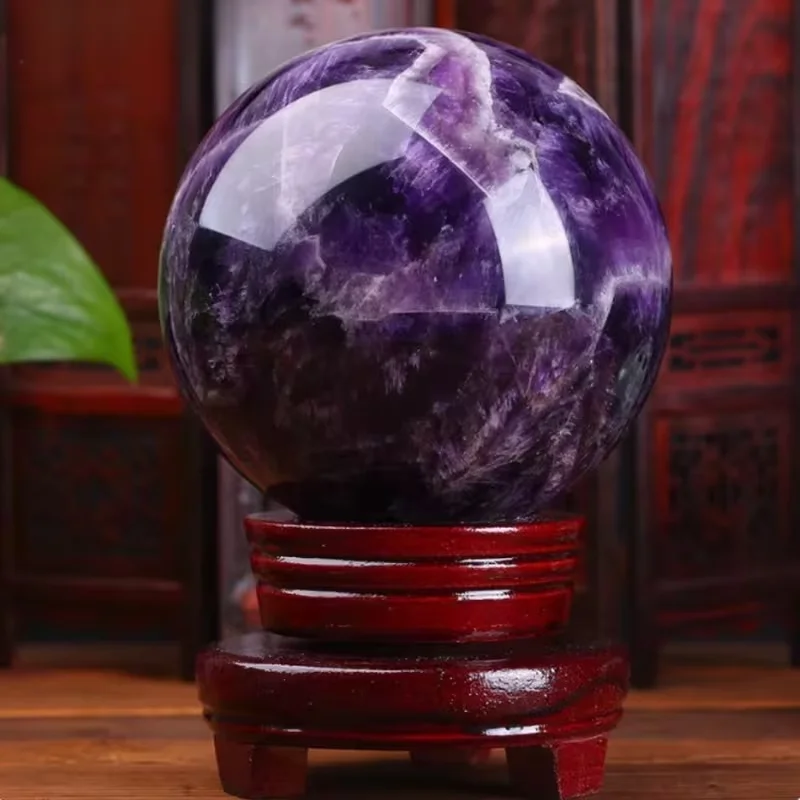 Bola de cristal púrpura natural de alta calidad, es un cristal decorativo adecuado para accesorios del hogar, oficinas y salas de estudio. Es un regalo ideal para Navidad, San Valentín y Acción de Gracias.