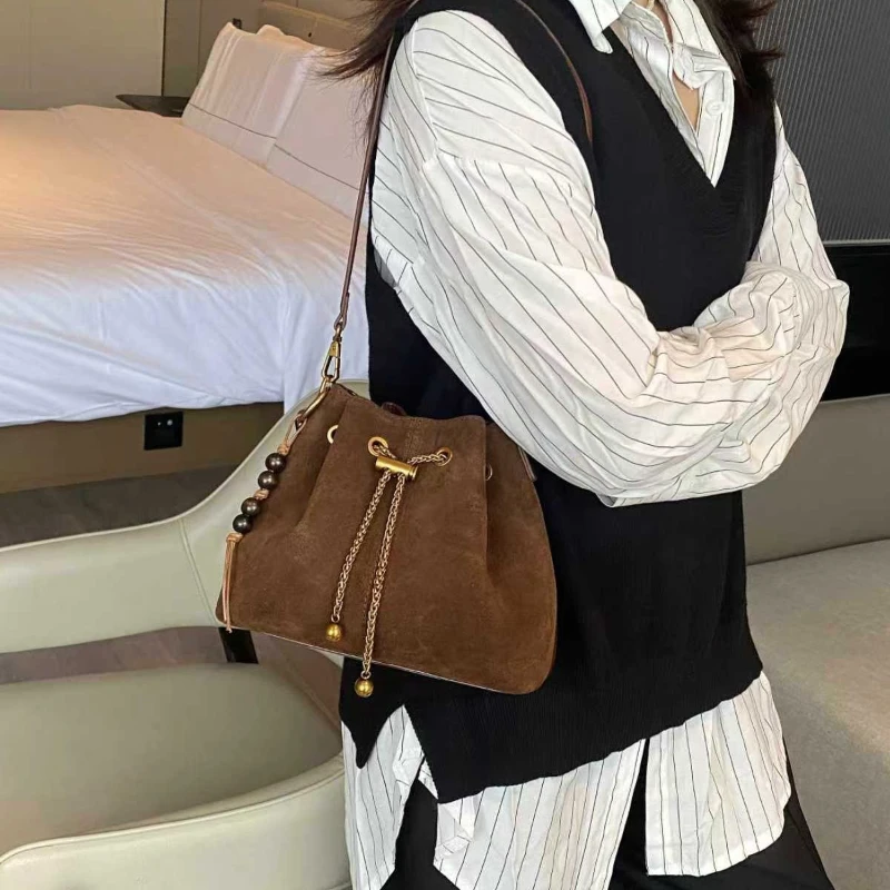 

Мягкие однотонные сумки через плечо из искусственной замши, простые сумки через плечо для поездок на работу, Лидер продаж, милые сумки на плечо для девочек, сумки на веревке с нитками