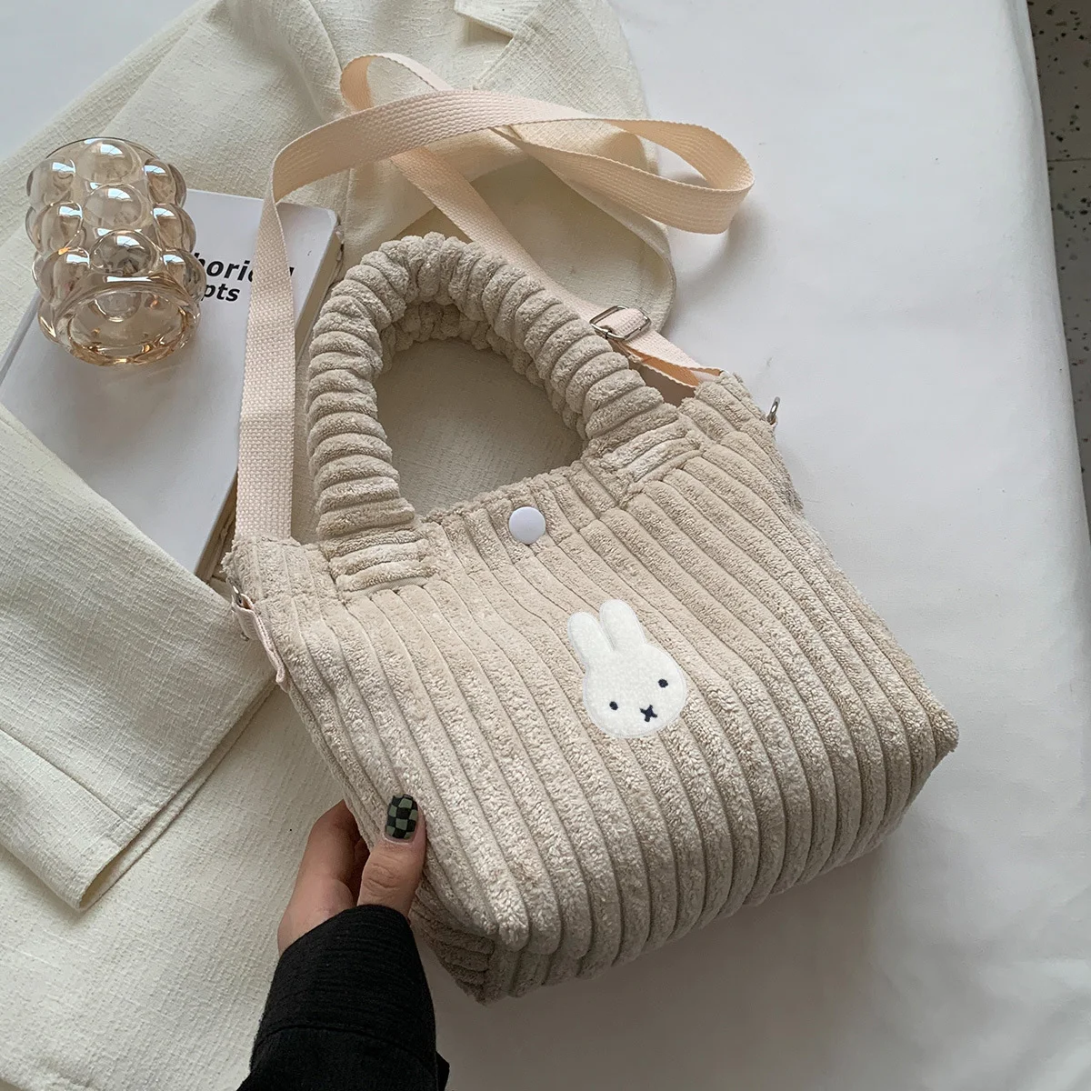 حقيبة كروس كورية جديدة من القطيفة بكتف واحد من Miffy للنساء للخريف والشتاء حقيبة نسائية محمولة باليد عالية الجودة