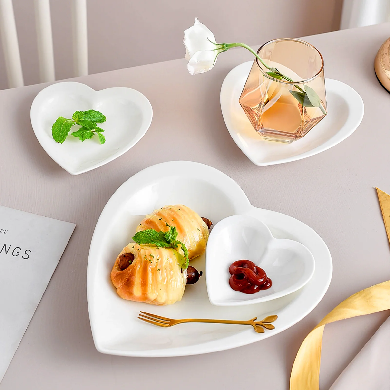 

4 шт., набор керамических мисок в форме сердца, разные размеры, штабелируемые закуски, салата, фруктовые макароны, сервировочные миски, блюдо в форме сердца