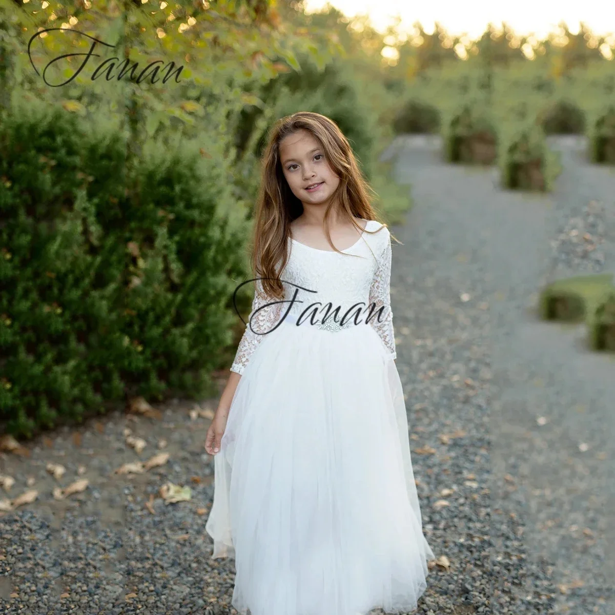 

Customized Boho Lace Long Sleeve Flower Girl Dresses Floor Length A-Line Little Bride Dress For Wedding Party Kids Communion Gow