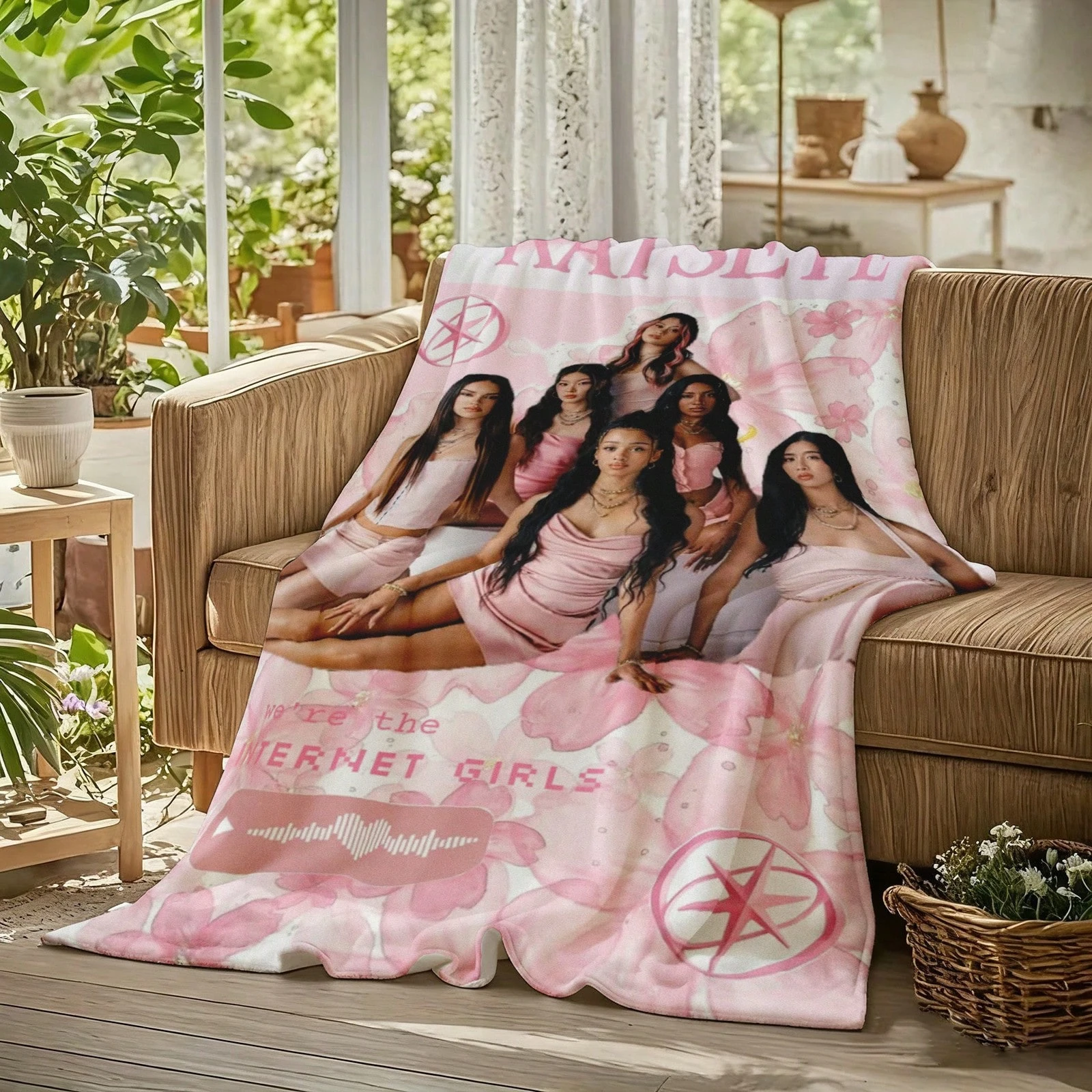 1pc Katseye Girl Group Flannel Blanket, All Season Super Soft Warm Throw Blanket for Bedroom Living Room Camping, Music Fans Hol