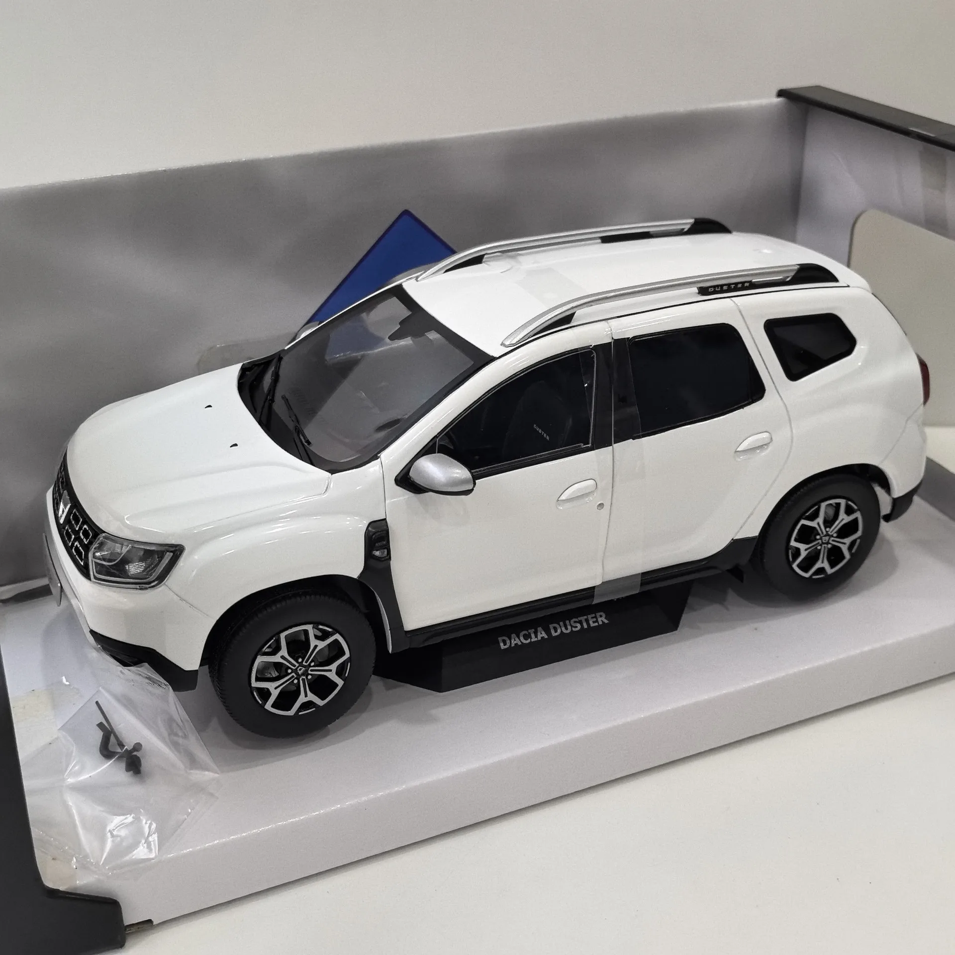 

Diecast SOLIDO 1/18 Scale DACIA DUSTER 2018 Alloy Car Model Collectible Toy Gift Souvenir Display Ornament
