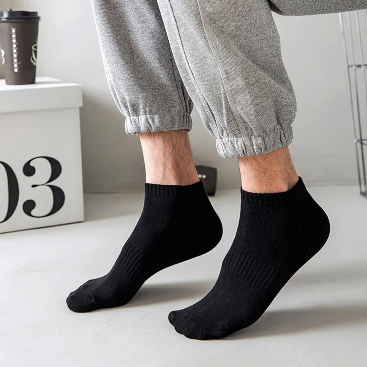 1/5 Pairs Unisex White & Black Thin Casual Low Cut Ankle Socks Athletic Running No Show Short Socks For Women and Men view 5