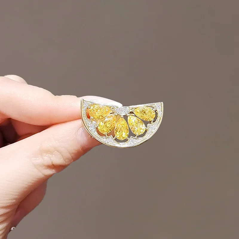 Anti-Exposure Brooch for Women, High-End Elegant Fresh Lemon Brooch, High-End Women's Suit Pin, Accessory, Small Magic Jewelry