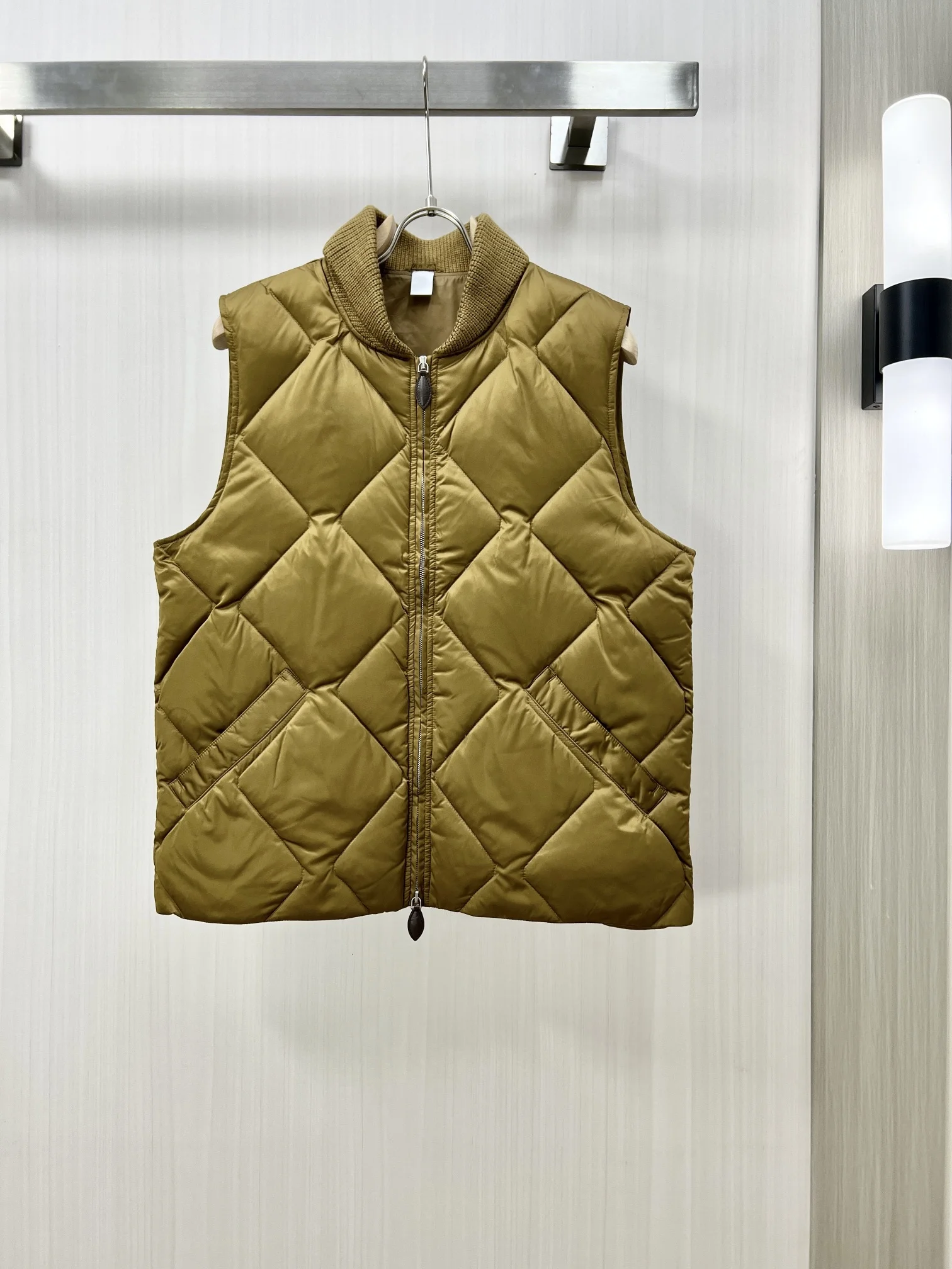 2024 Latest Fashion Autumn and Winter Down Vest Warm Wool Knitted Zipper High Quality Jacket