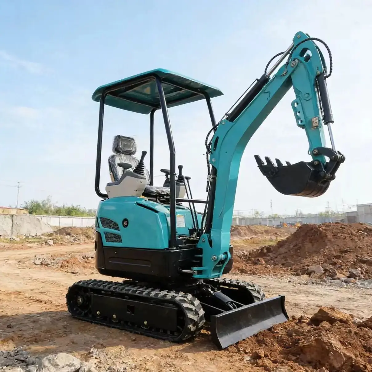 

Factory Price Customized 1.5T Mini Excavator Kubota Engine CE Approved Swivel New Model