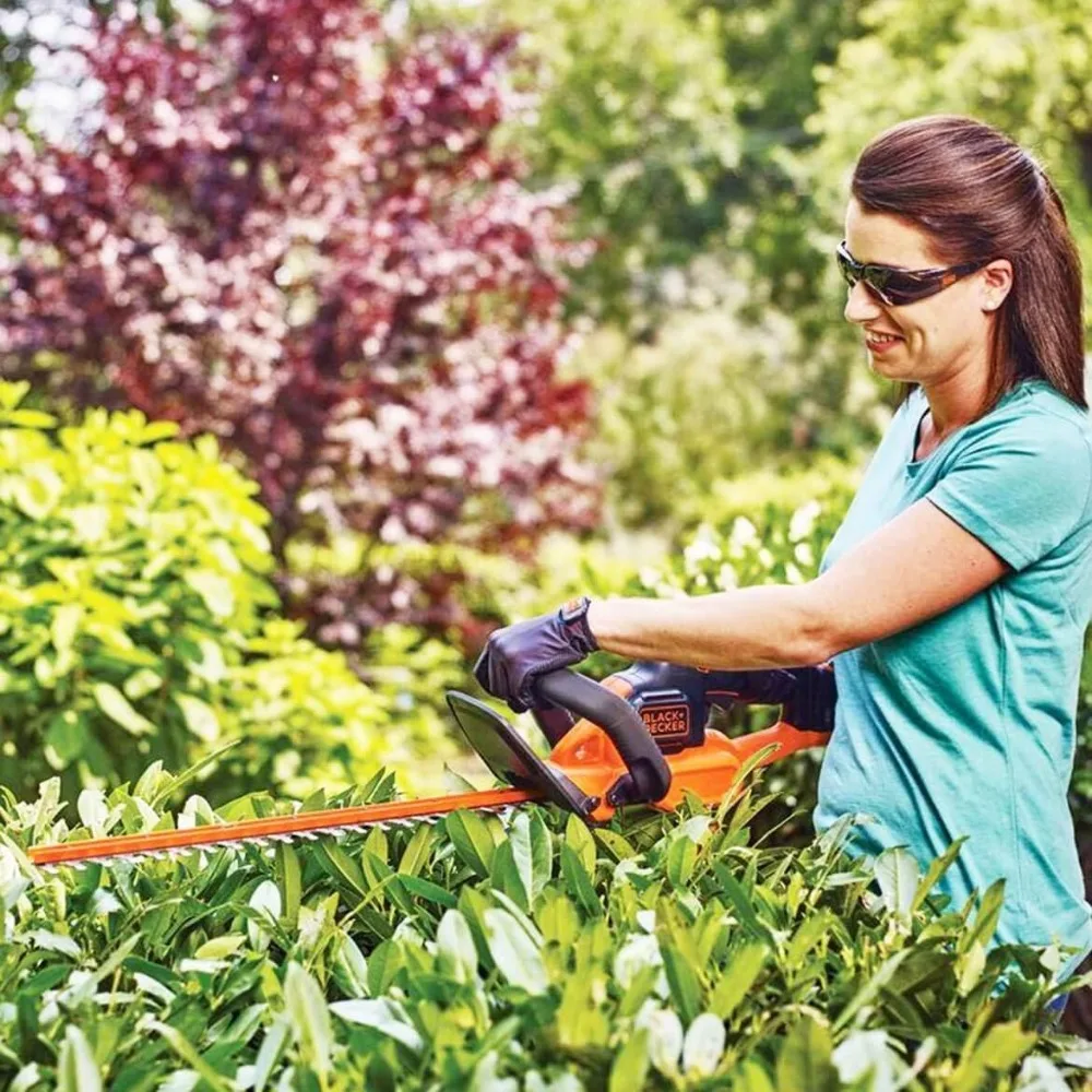 BLACK+DECKER 40V MAX 무선 울타리 트리머, 배터리 및 충전기가 포함된 24인치 브러시 트리머(LHT341FF)
