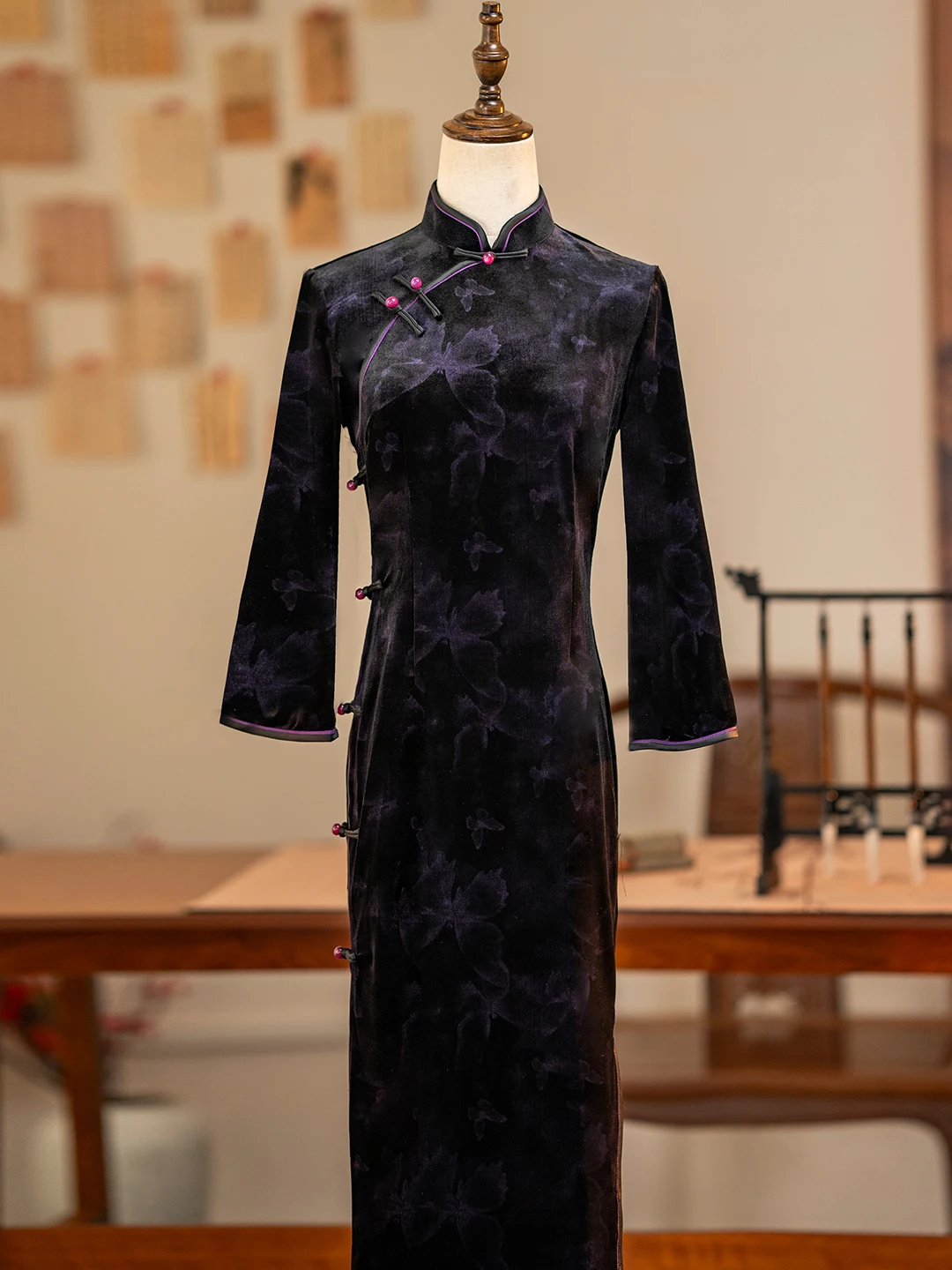 young-women's-bla-new-chinese-sle-dr-daily-wear-retro-feel-high-end-winter-long-sve-mid-length