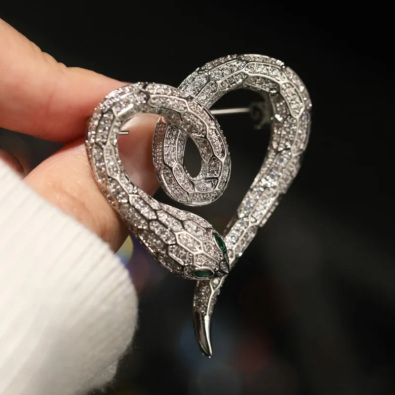 version of exquisite micro-inlaid copper zircon snake brooch, personalized temperament men's and women's suit coat corsage