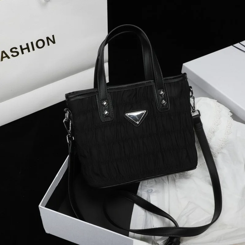 Bolsa de noite feminina com decoração de contas de couro sintético brilhante adequada para eventos de casamento e festas