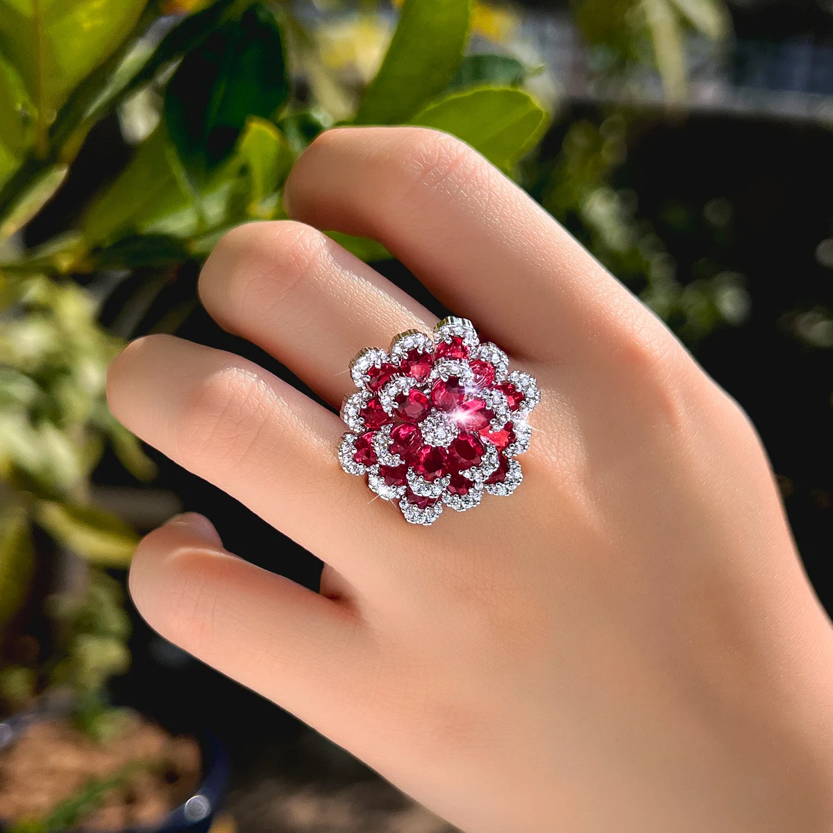 CWWZircons Rosaroter Zirkon Blumenförmiger Verstellbarer Ring für Frauen Glänzender Hochzeits- und Verlobungsschmuck Modeschmuck Geschenk Großhandel J0267 – Detail 3